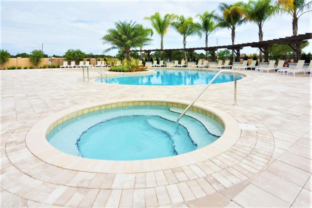 Cozy Four Bedrooms Townhouse At West Lucaya Village Resort 8924 キシミー エクステリア 写真